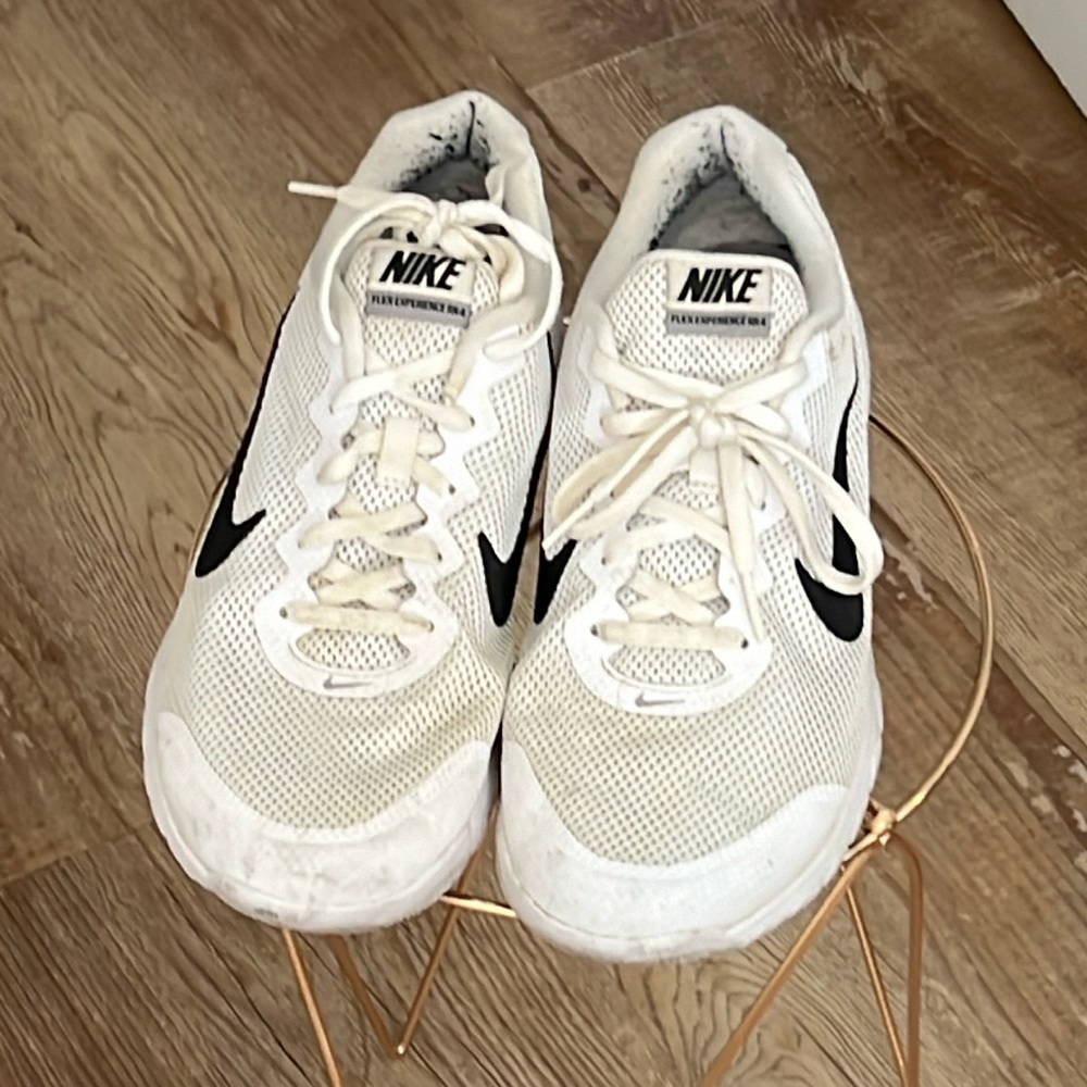 Men’s Nike sneakers slightly used size 10 1/2